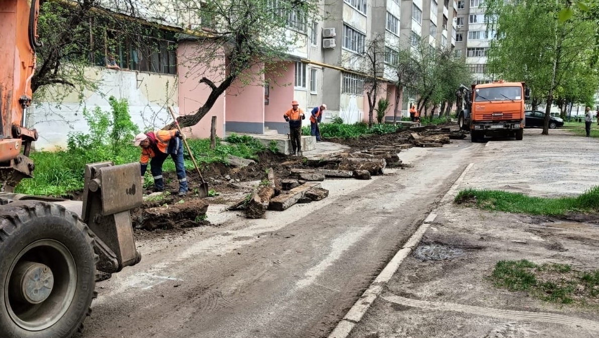 В Йошкар-Оле ремонтируют двор по улице Петрова | Новости Йошкар-Олы и РМЭ