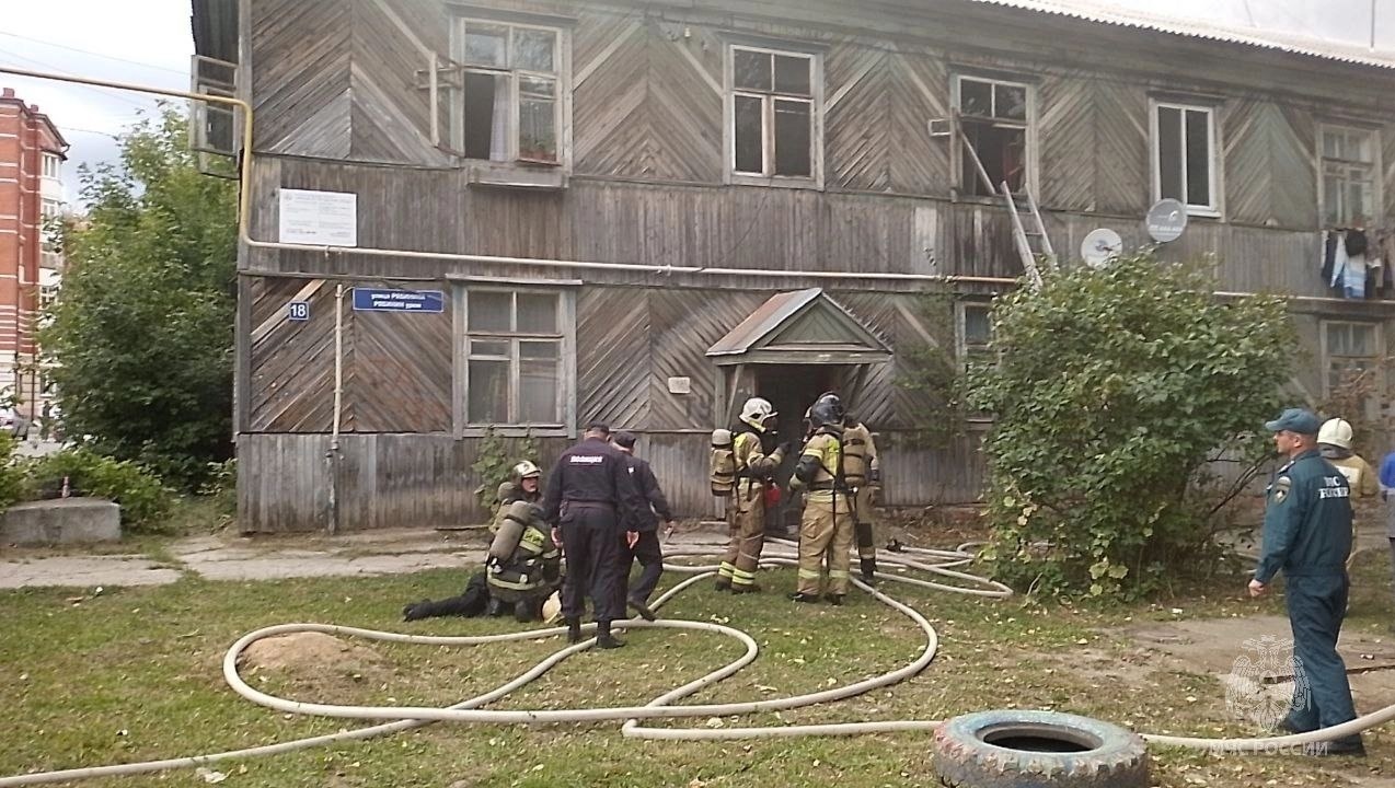 В Йошкар-Оле с горящей квартиры на улице Рябинина спасли мужчину |  28.08.2023 | Йошкар-Ола - БезФормата