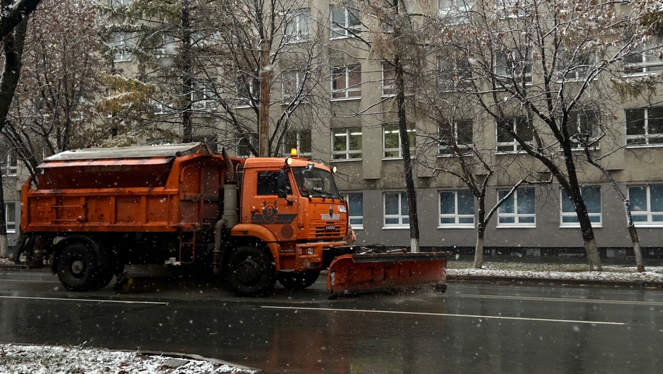 Йошкар-Олу расчищают от снега и листьев | Новости Йошкар-Олы и РМЭ