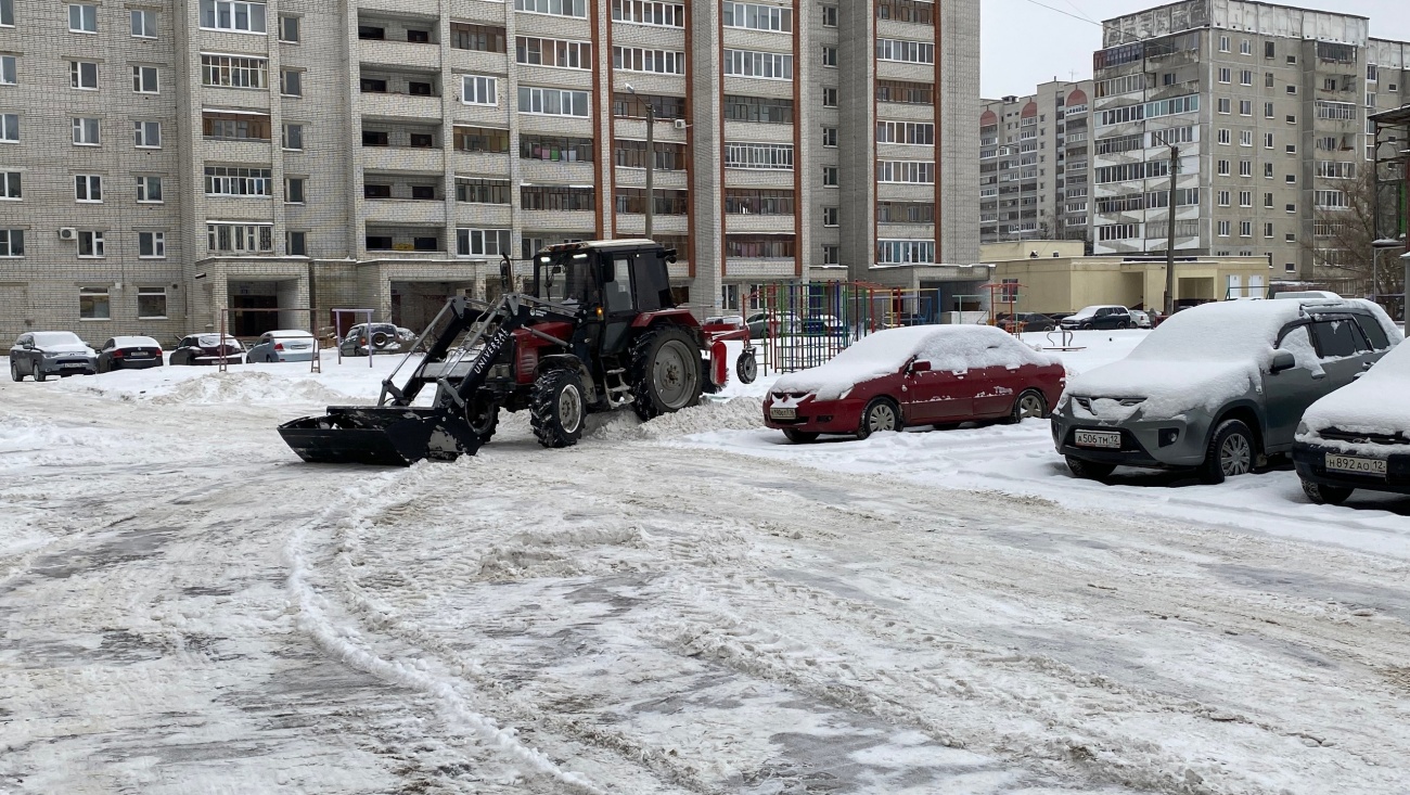 В Йошкар-Оле на уборке снега во дворах трудятся 592 дворника и 24 единицы  техники | Новости Йошкар-Олы и РМЭ