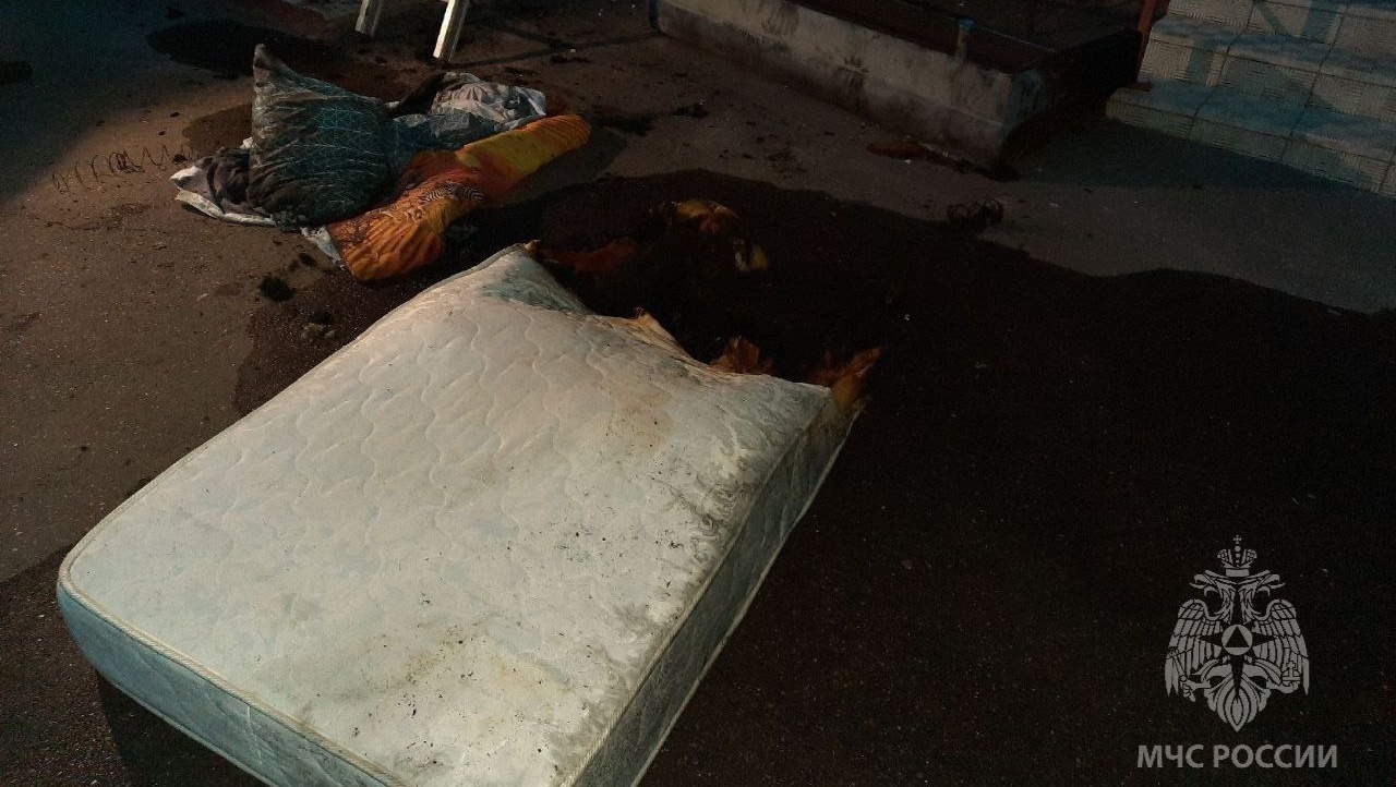 В Йошкар-Оле из-за оставленного в розетке блока питания едва не сгорела квартира