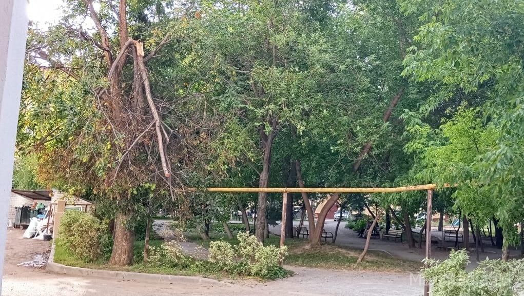 В Йошкар-Оле на улице Вознесенской очевидцы заметили опасные объекты