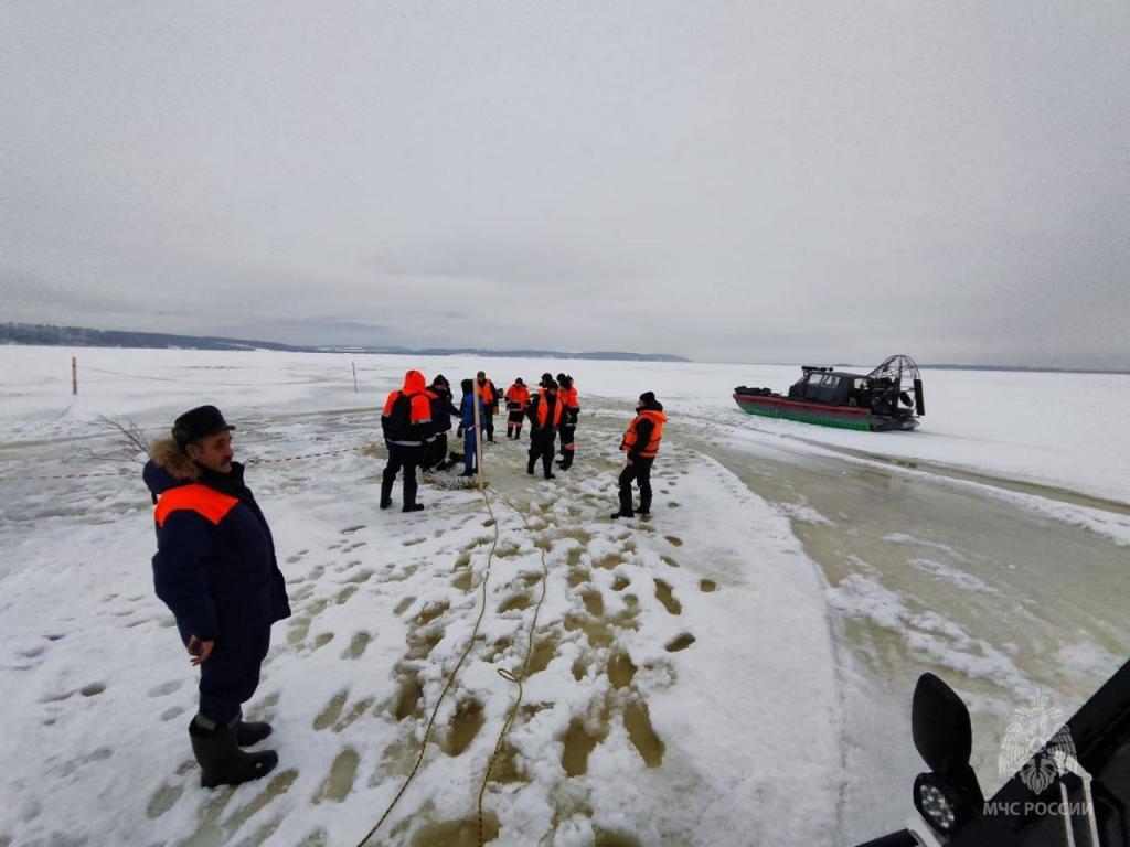 В Марий Эл провалившуюся под лёд машину обнаружили на глубине 13 метров |  20.01.2024 | Йошкар-Ола - БезФормата