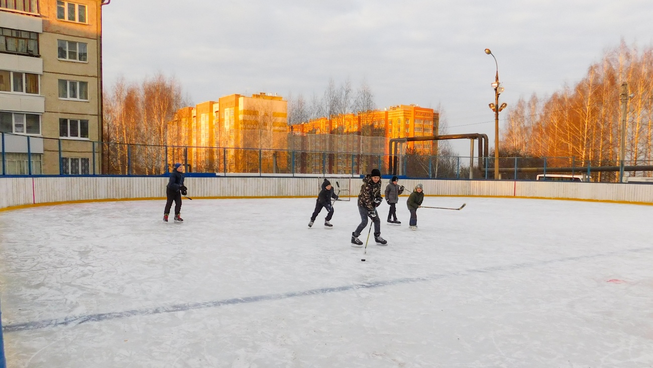 Каток парк йошкар ола. Каток Семеновка Йошкар-Ола. Село Семеновка Йошкар-Ола. Открытый каток в Йошкар Оле. Парк культуры Йошкар-Ола каток.