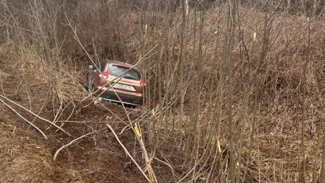 В Марий Эл на 12 км автодороги «Параньга — Уньжинский» автомобиль сорвался в кювет