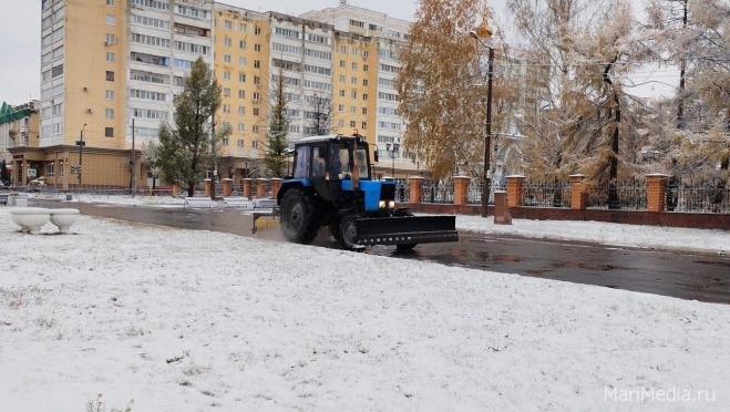 На уборке улиц в Йошкар-Оле задействовано 23 машины спецтехники