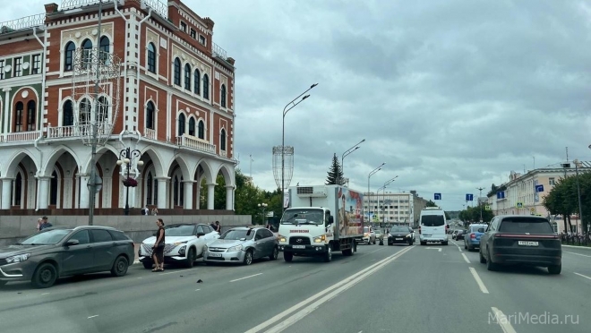 В центре Йошкар-Олы произошло массовое ДТП