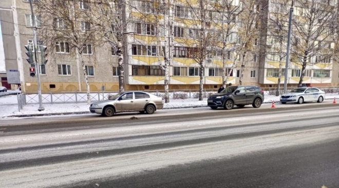 В Йошкар-Оле на улице Лебедева столкнулись две иномарки