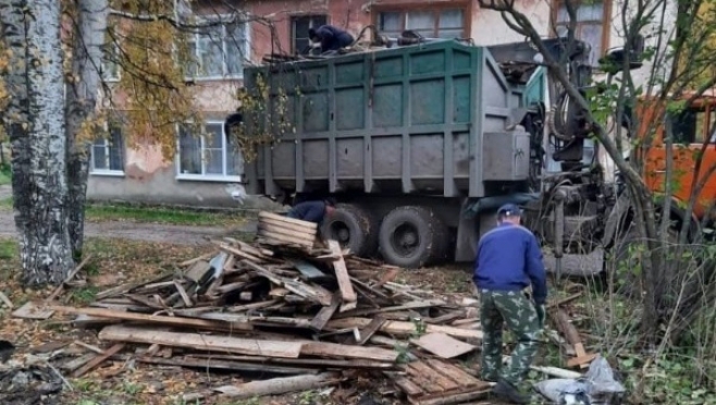 В Йошкар-Оле продолжается демонтаж бесхозных деревянных сараев