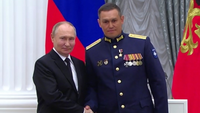 Владимир Путин вручил «Золотую звезду» военнослужащему из Марий Эл