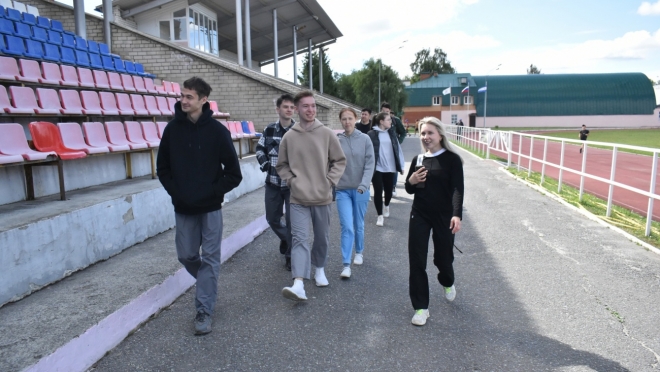 На стадионе «Олимп» в Медведево прошёл «Час ходьбы с врачом»