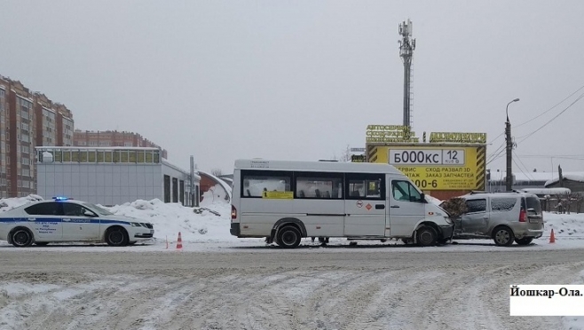 В ДТП в Йошкар-Оле понадобилась помощь пассажирке маршрутки