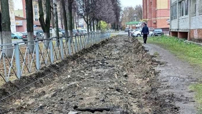 В Йошкар-Оле на улице Зарубина внепланово ремонтируют тротуар