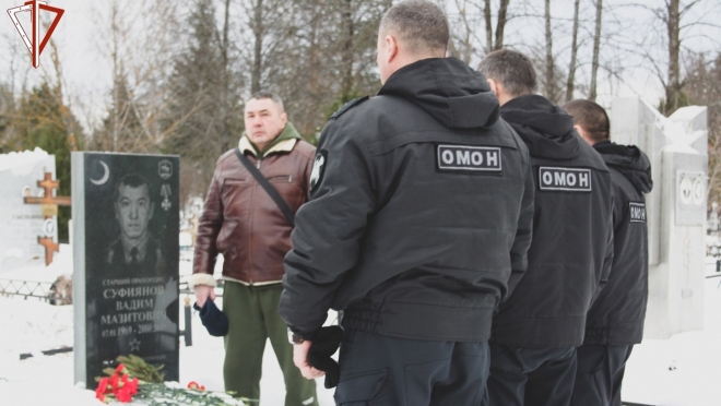 В Йошкар-Оле сотрудники ОМОН почтили память бойца, погибшего в Чечне