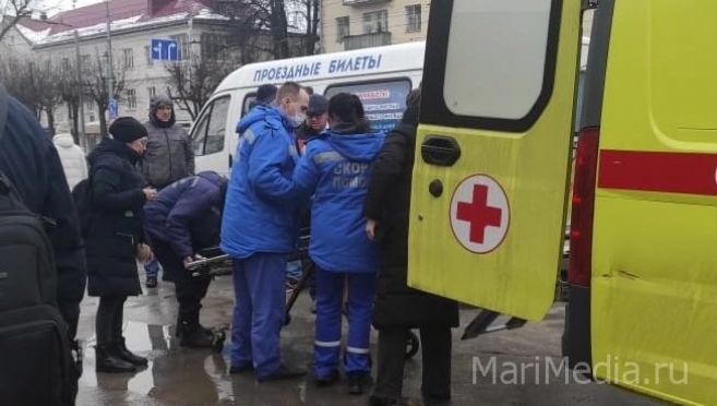 ИА «МариМедиа»: кому вызывали скорую помощь вчера днём к Центральному рынку