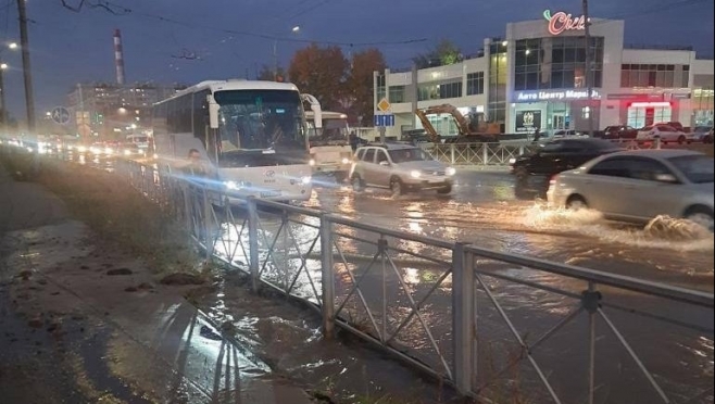 В заречной части Йошкар-Олы серьёзная авария на водопроводе