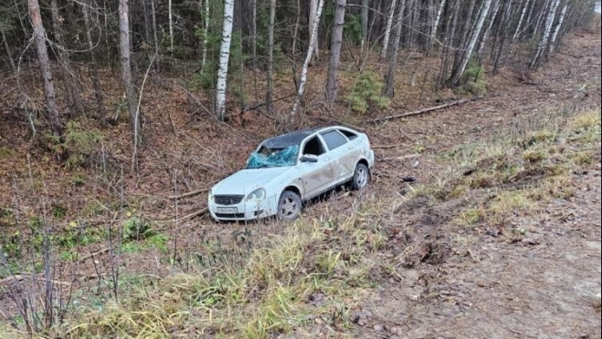 В Звениговском районе автомобиль 20-летнего водителя оказался в кювете