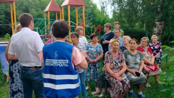 Жители микрорайона Ширяйково рассказали общественникам о проблемных точках своих дворов