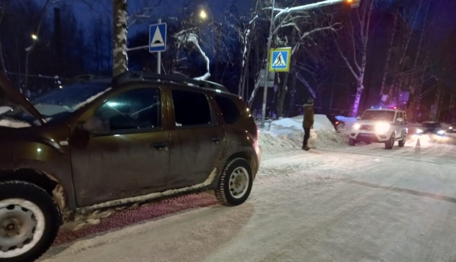 В Йошкар-Оле водитель Renault на пешеходном переходе сбил 9-летнюю девочку