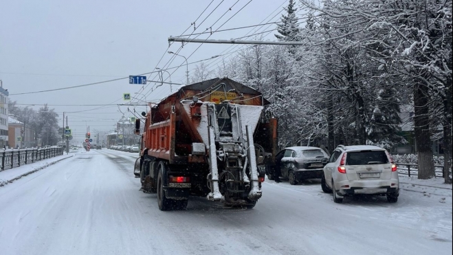 В Йошкар-Оле на уборке от снега задействованы лучшие коммунальные бригады города