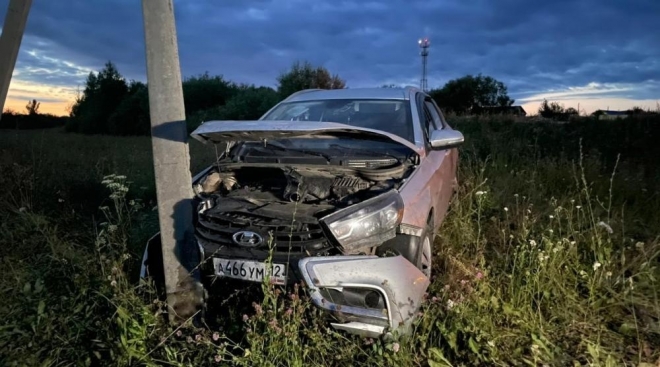 В Мари-Турекском районе водитель Lada Vesta не справился с управлением