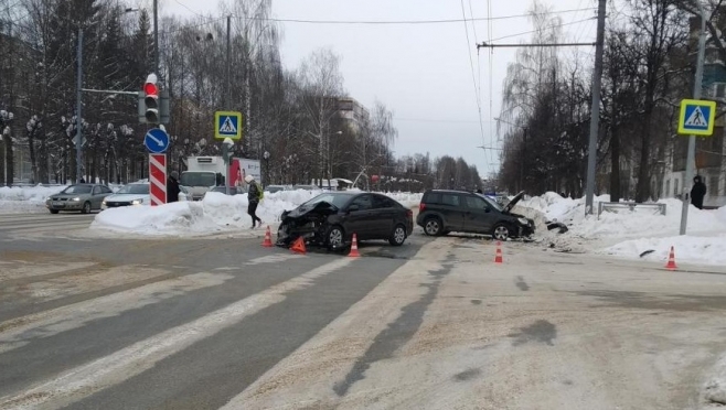 В Йошкар-Оле столкнулись Kia и Skoda