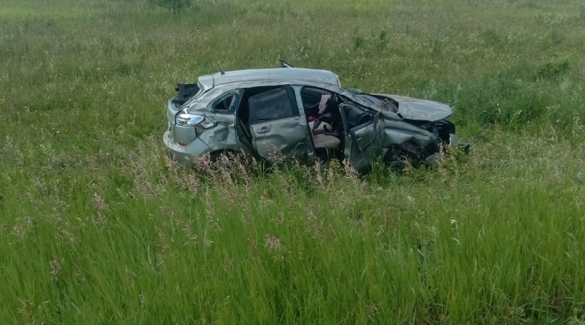 В Марий Эл 50-летняя водитель Lada X-Ray попала в серьёзное ДТП