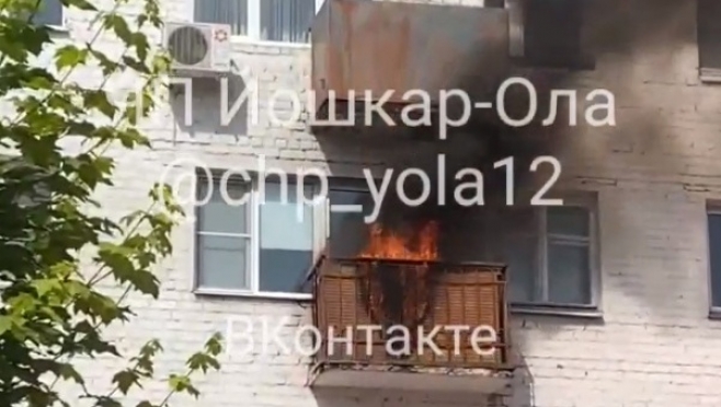 В пятиэтажке на бульваре Победы в Йошкар-Оле выгорел балкон