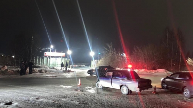 В Йошкар-Оле водитель иномарки на перекрёстке протаранил «семёрку»