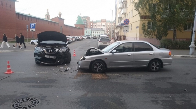 В Йошкар-Оле две иномарки не поделили перекрёсток