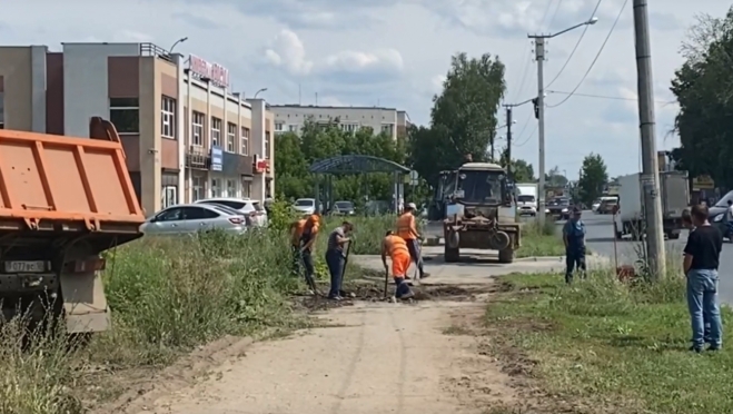 В Йошкар-Оле начали ремонтировать тротуар по улице Луначарского