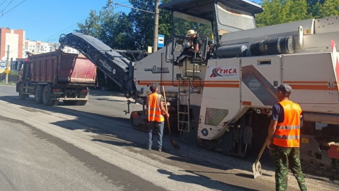 На улице Мира в Йошкар-Оле фрезеруют асфальтобетонное покрытие