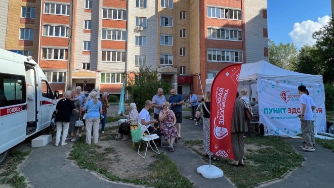 В Йошкар-Оле в «Пункт здоровья» во дворе на улице Рябинина пришли 65 человек