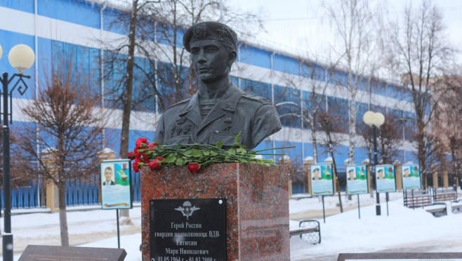 В Йошкар-Оле возложат цветы к бюсту командира «крылатой пехоты»