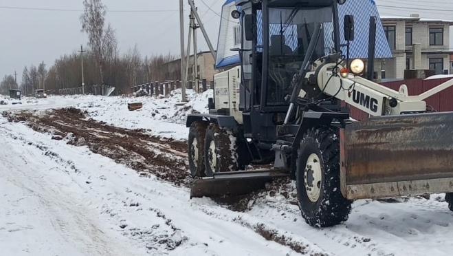 На месте строительства водопровода в Козьмодемьянске выравнивают дорогу