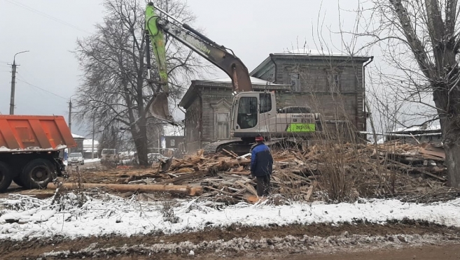 В Козьмодемьянске старые дома идут под снос