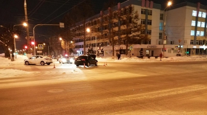 В ДТП на перекрёстке Йошкар-Олы пострадали два человека