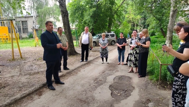 В Йошкар-Оле с жильцами обсудили ремонт двора по улице Пархоменко