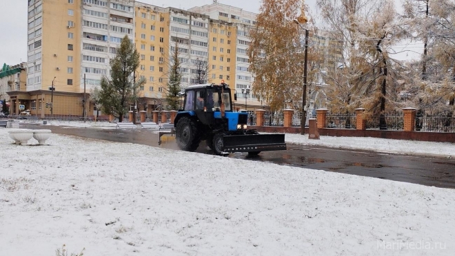 На улицы Йошкар-Олы вышла первая снегоуборочная техника