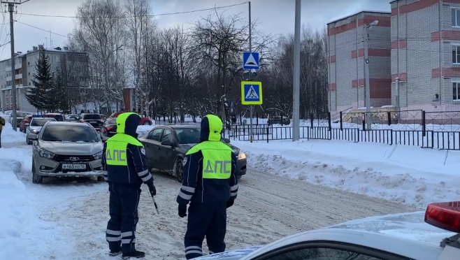 В Марий Эл на пешеходных переходах дежурят инспекторы ГИБДД