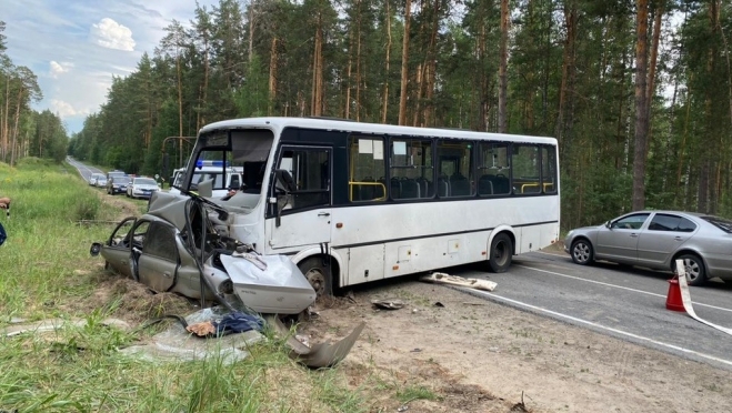 В Марий Эл в ДТП с пассажирским автобусом погибло три человека